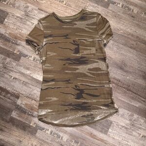 Zoe + Liv Camouflage Top in Tan and Brown size medium